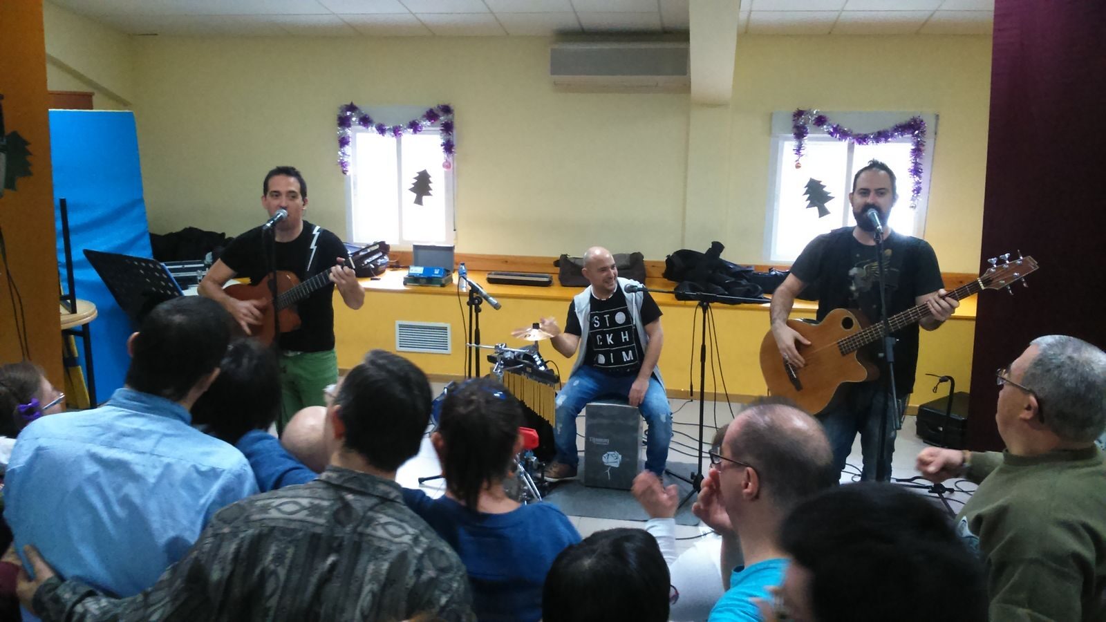 Tributo a Estopa del grupo Destrangis en el centro El Pino y Dos Pinos