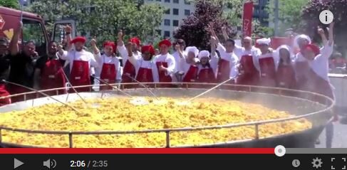 Demos la vuelta al Día han colaborado con la 38 Marcha Asprona en la elaboración de una gran paella