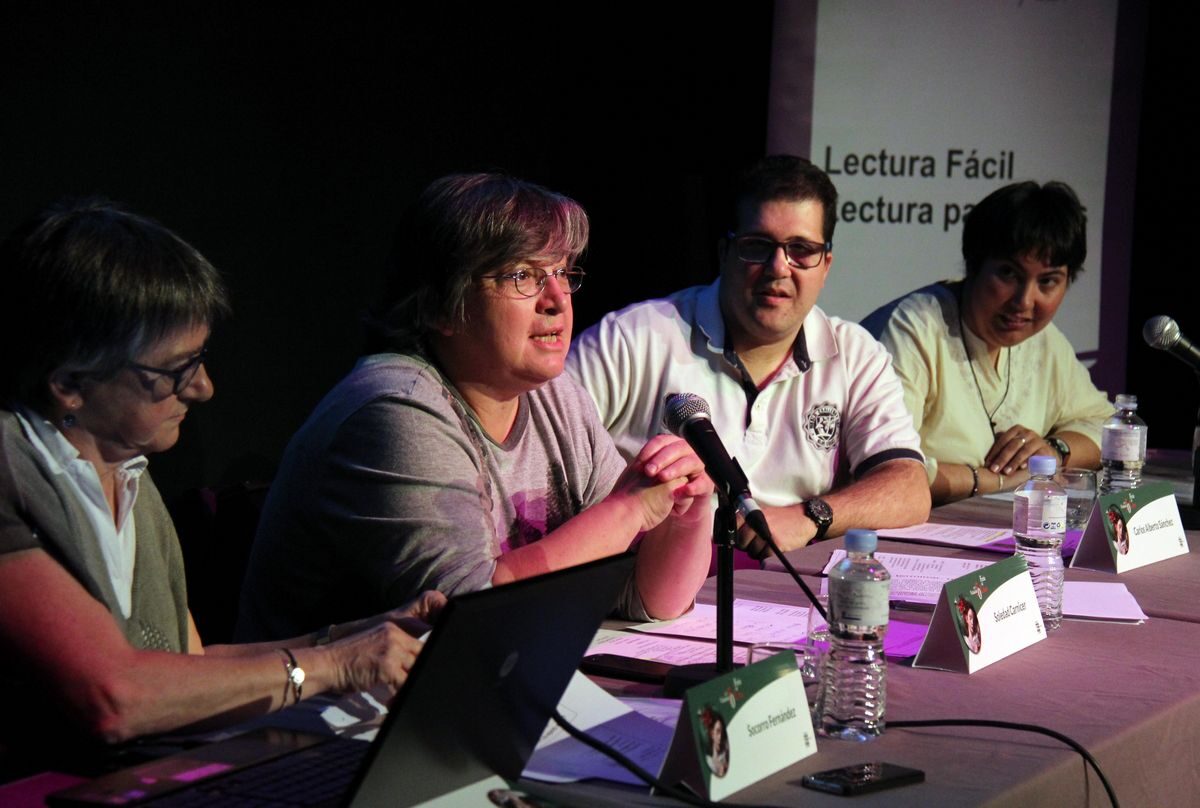 FERIA DEL LIBRO DE VALLADOLID. 2017 MESA REDONDA: ANDANDO CON LA LECTURA FÁCIL