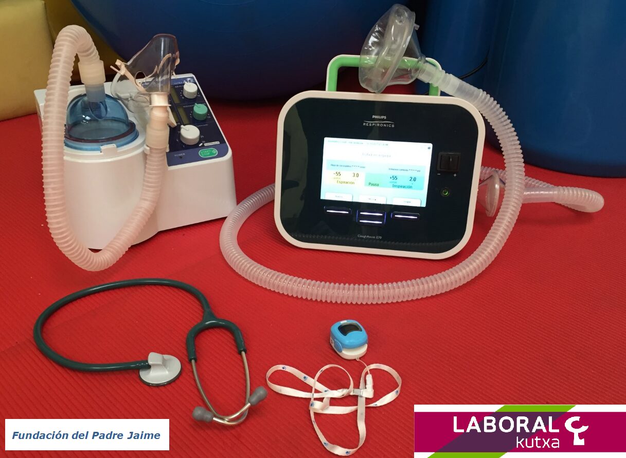 Fisioterapia respiratoria en el colegio El Pino de Obregon y Centro de Día de Fundación Personas gracias a un nebulizador ultrasónico y un Cough Assist