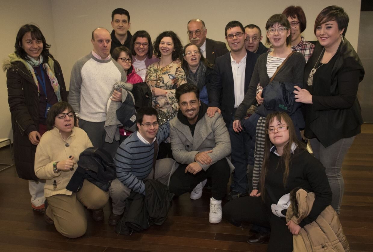 COMPARTIMOS SONRISAS CON BUSTAMANTE