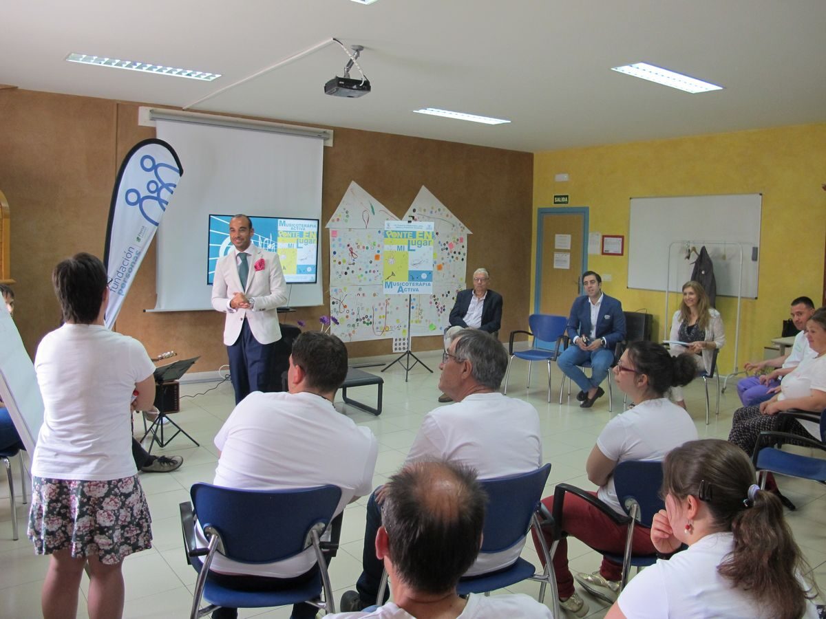 EL ESCRITOR PELAYO ARANGO CLAUSURA EL PROYECTO PONTE EN MI LUGAR